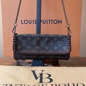 Louis Vuitton Clutch/Crossbody